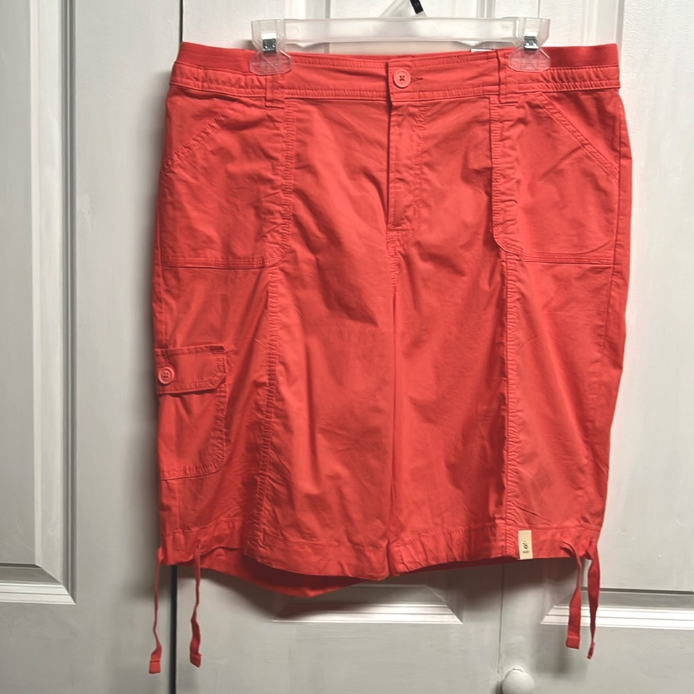 St Johns Bay George Peach Pink Mid Rise Cargo Bermuda Shorts Size 16 NWT